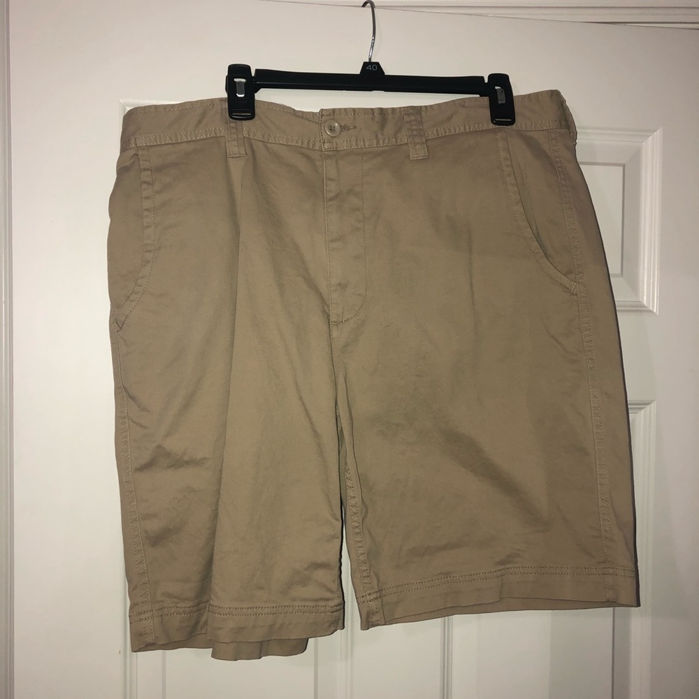 Men’s khaki shorts